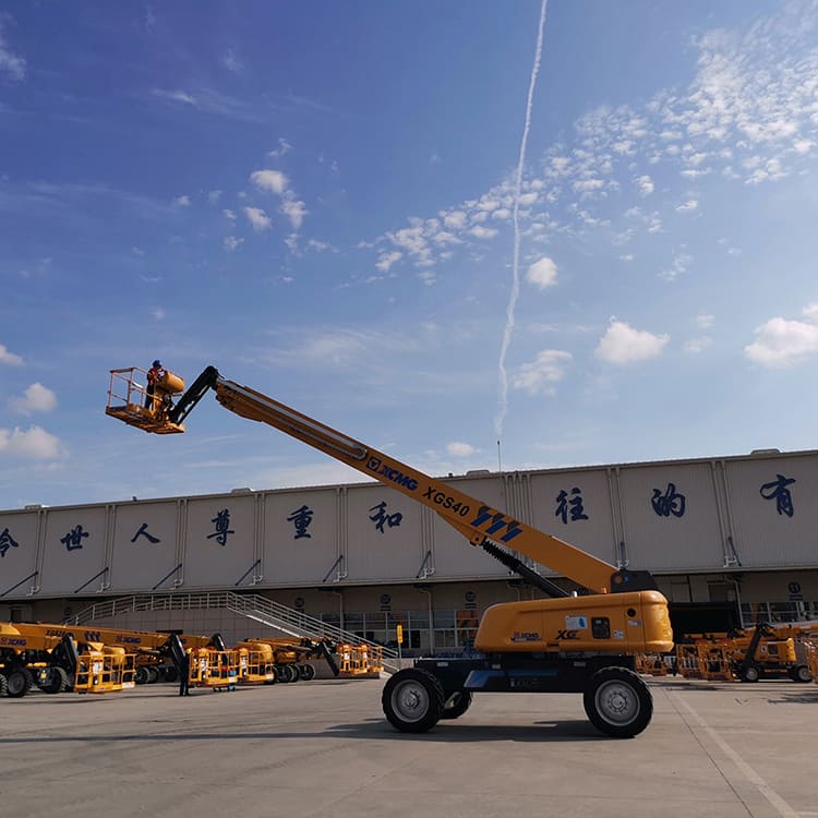 XCMG factory 40m hydraulic telescopic boom lift XGS40 mobile elevated lift for sale